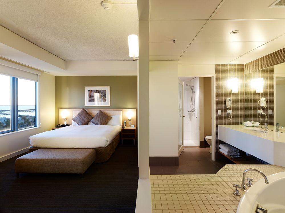 Novotel Melbourne St Kilda Exterior photo